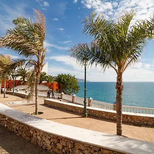 https://tuhillo-2d-seaview-apartments-casasol.hotelsinnerja.org